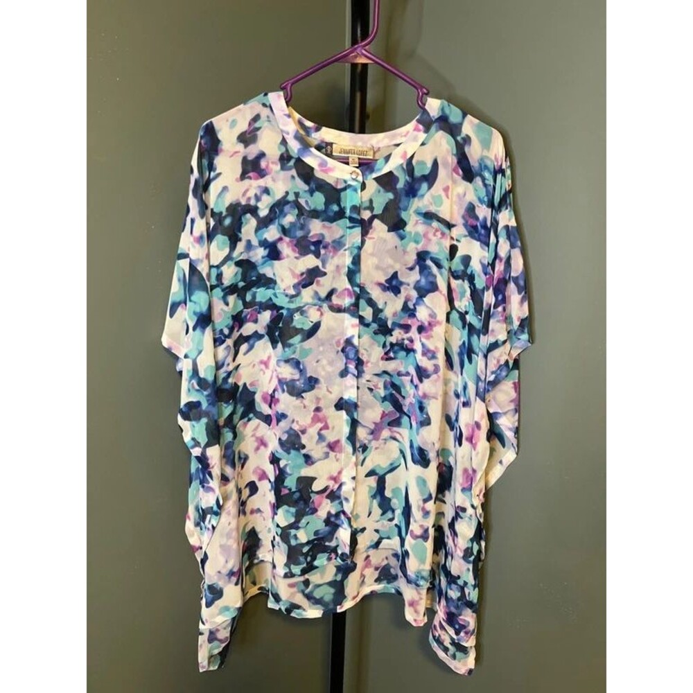 Jennifer Lopez oversized blouse
